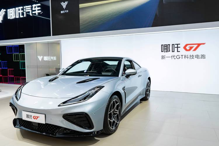 惠州287哪吒汽车在智能汽车领域的表现，领途汽车在新能源汽车市场中的影响力